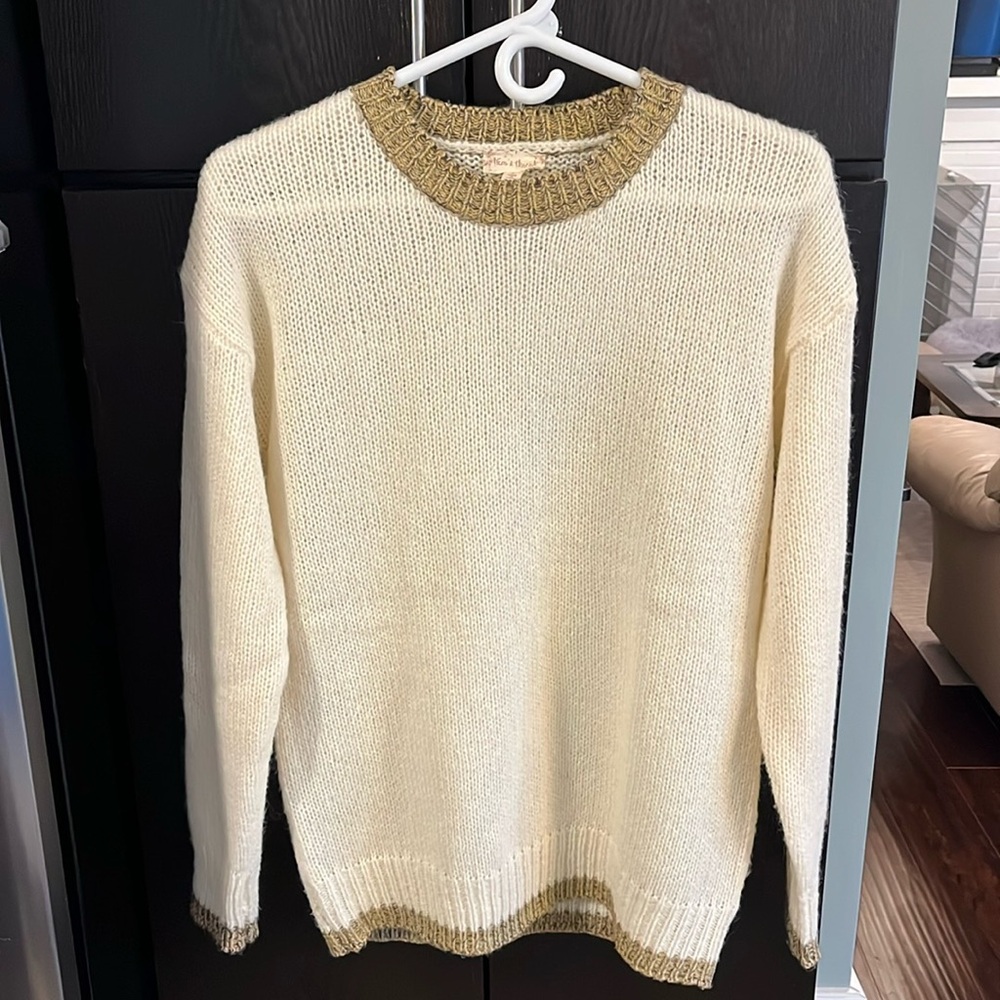NWOT women’s sweater size Sm